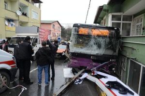 istanbul sarıyer otobüs kazası sevim paralı fürüye düzgün hayatını kaybetti 5